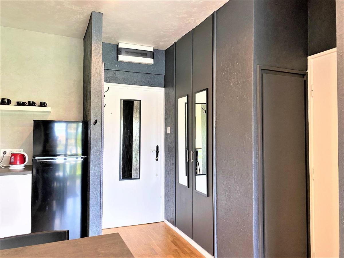 Danube View Artapartment With Balcony Апартаменти